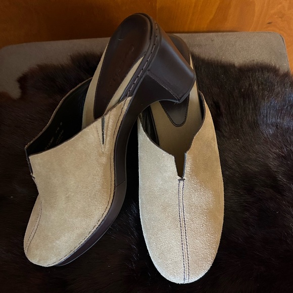 Cole Hann stunning NWOT suede tan mule. Size 6.5, - Picture 2 of 3